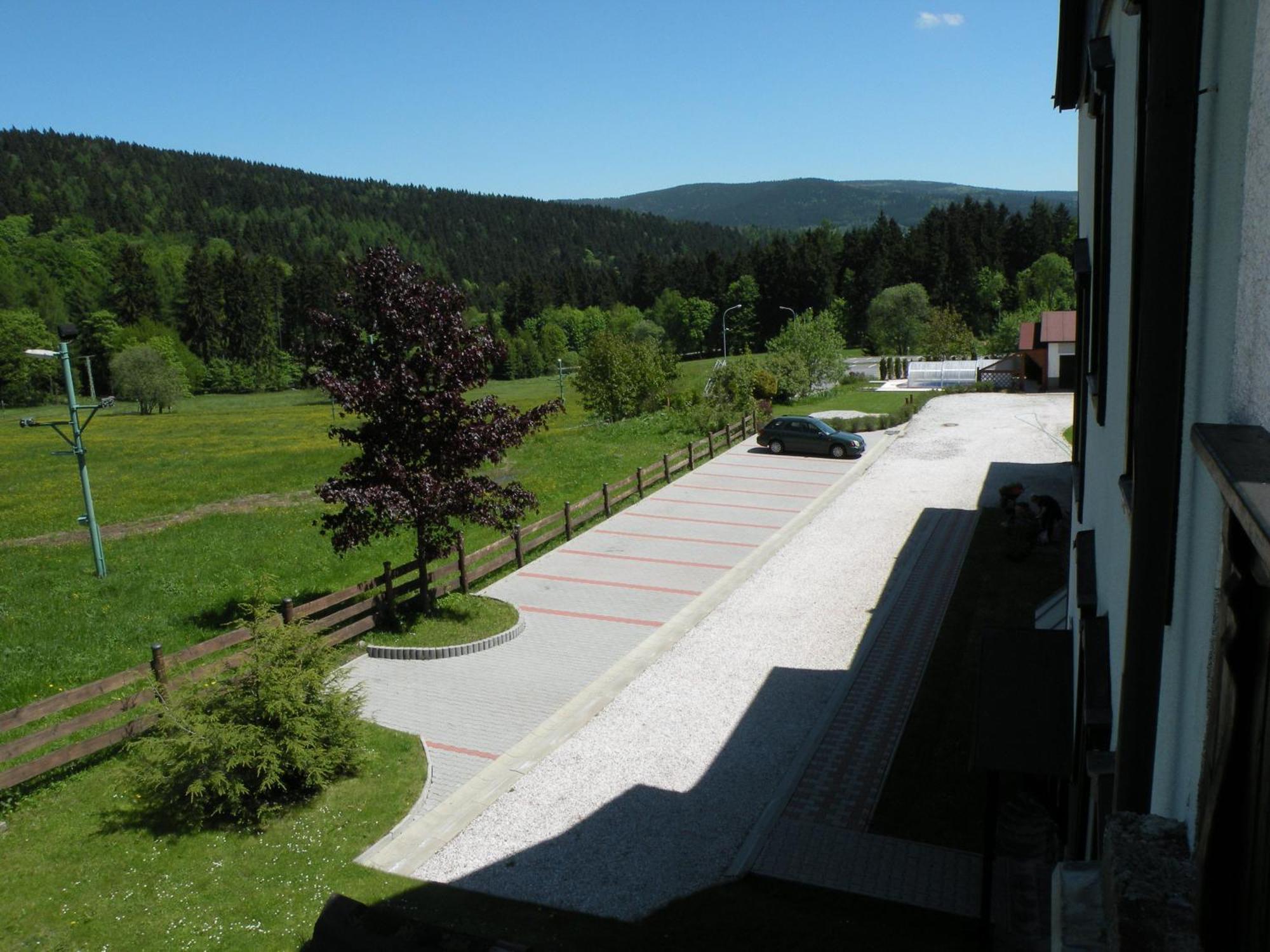 Hotel Lesni Dum Janské Lázně Buitenkant foto